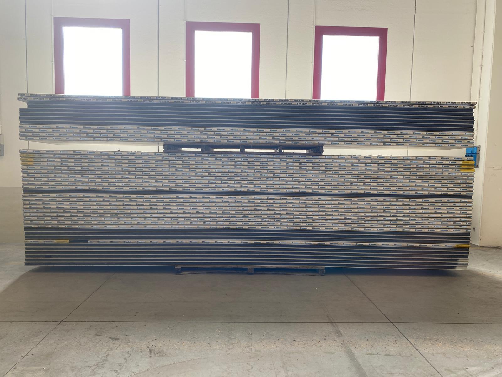 Usato Pannelli coibentati a stock, prezzo per mq.