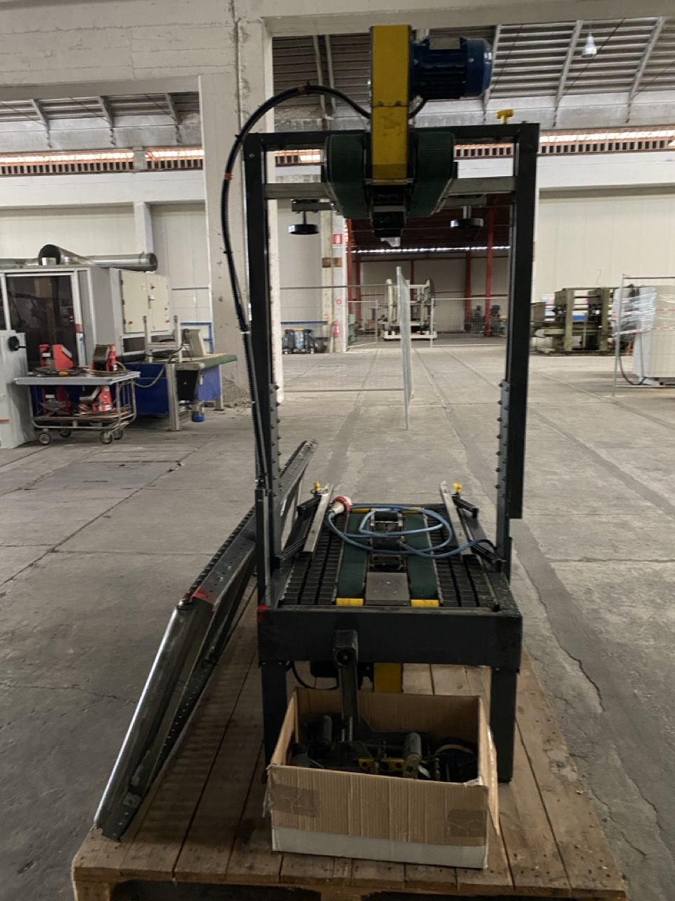 Usato Siat SM26 Scocciatrice superiore e inferiore completa di rulliere di carico e scarico.