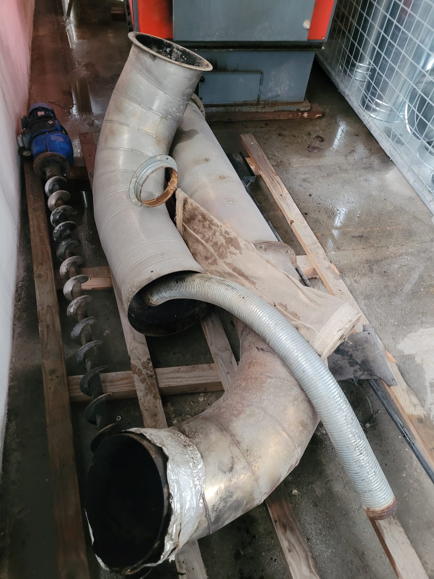 Usato 1996 Uniconfort CMT/F 45 Generatore di acqua calda alimentato a trucioli / legna