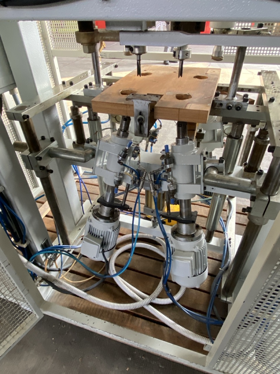 Usato Foratrice inferiore inclinabile e Mortasatrice superiore verticale, per sedili di sedia tipo Old America o prodotti simili