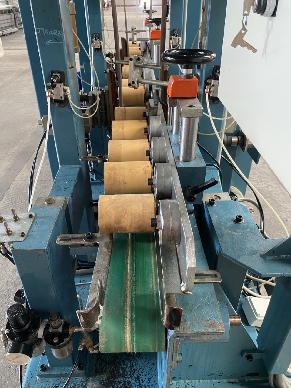 Usato Levigatrice laterale a 2 nastri verticali, per pezzi dritti o sagomati