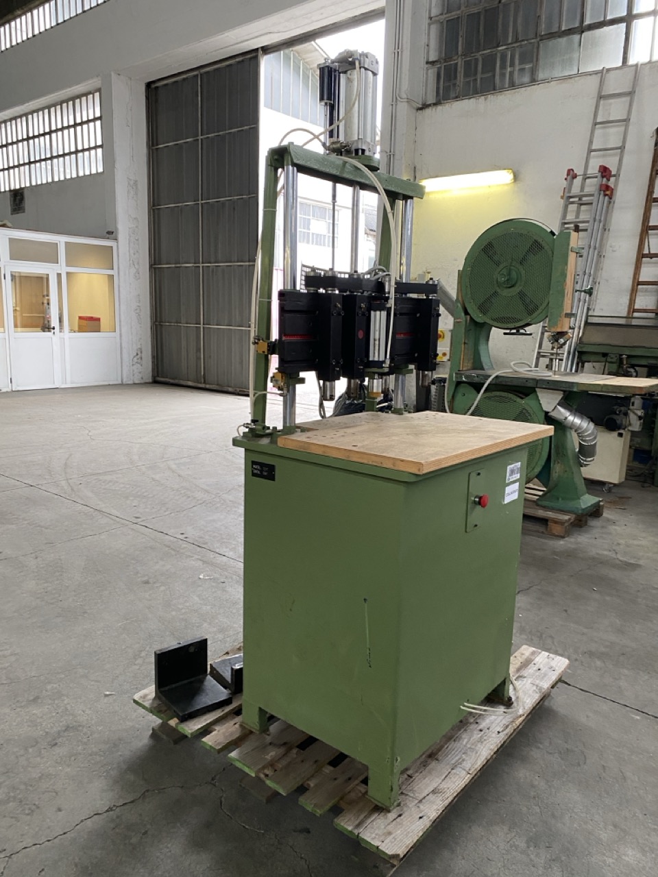 Ricondizionato Foratrice verticale a 3 mandrini