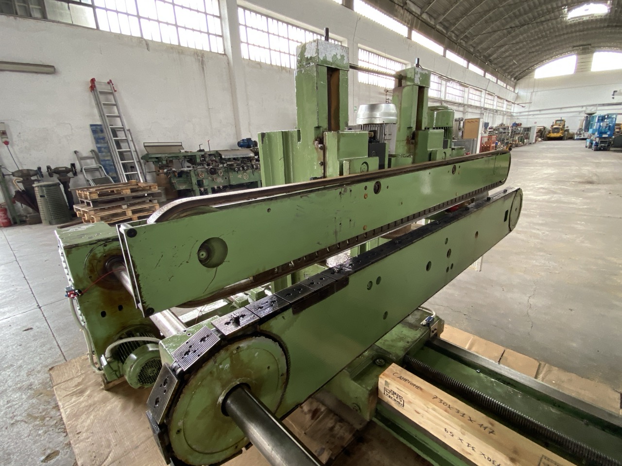 Usato Wigo Squadratrice doppia con 3 gruppi per lato (sega+fresa+fresa), completa di Inverters.