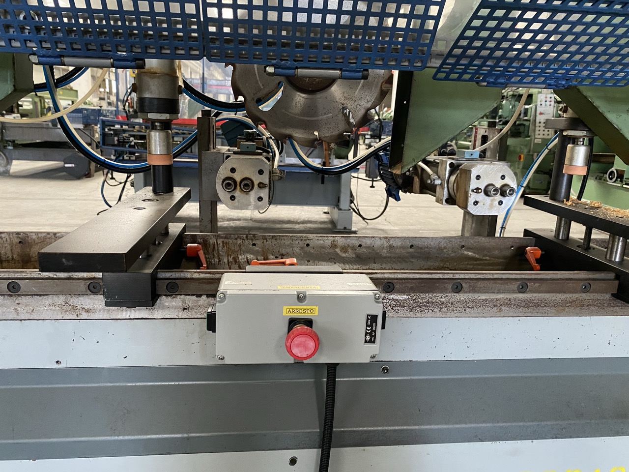 Usato Comec Foratrice Fresatrice Comec per fianchi di letto o simili