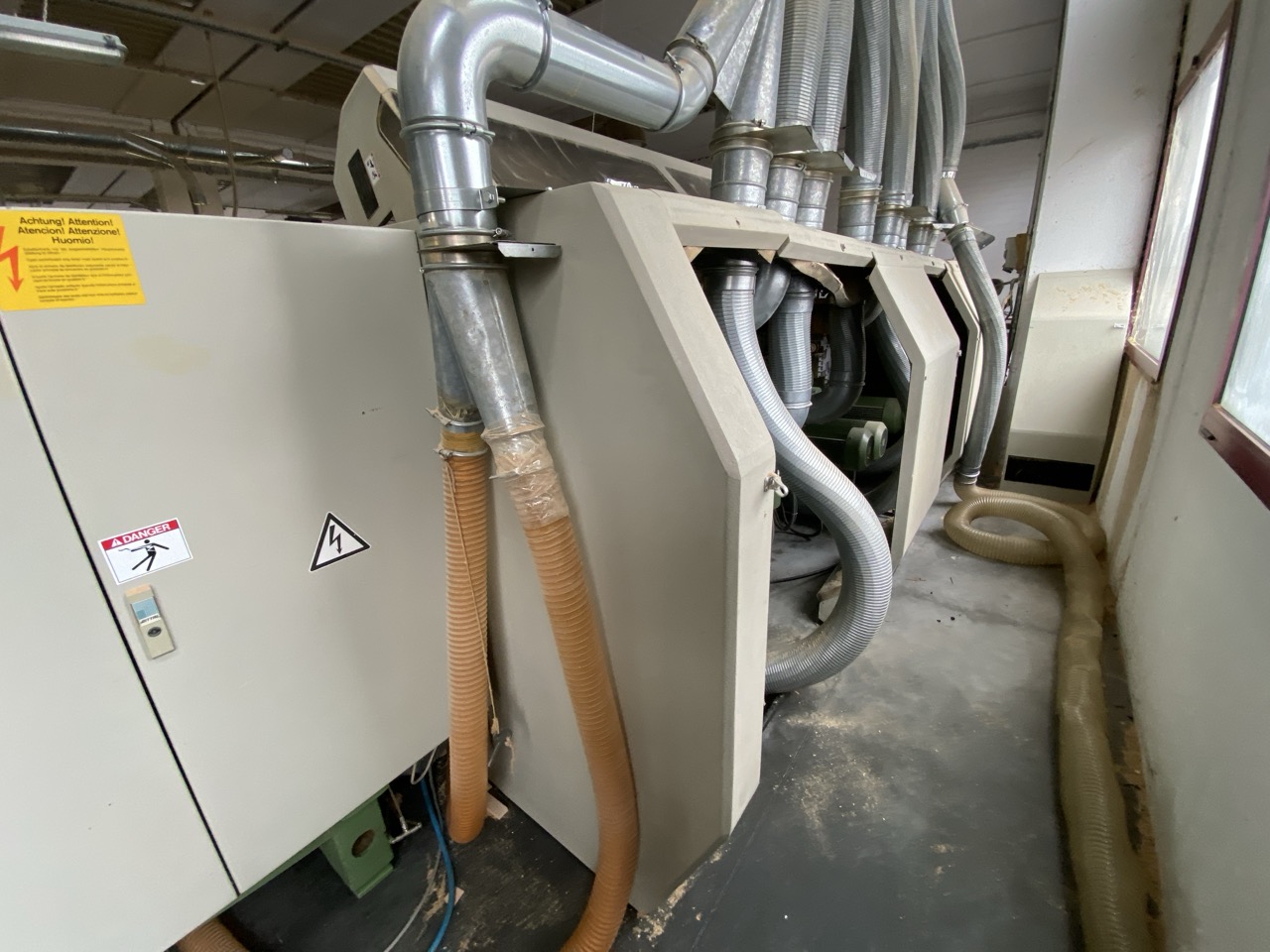 Usato Impianto completo 1994 Weinig U23 + Friulmac FN3 + giostra convogliatrice + nastro di ritorno + accessori