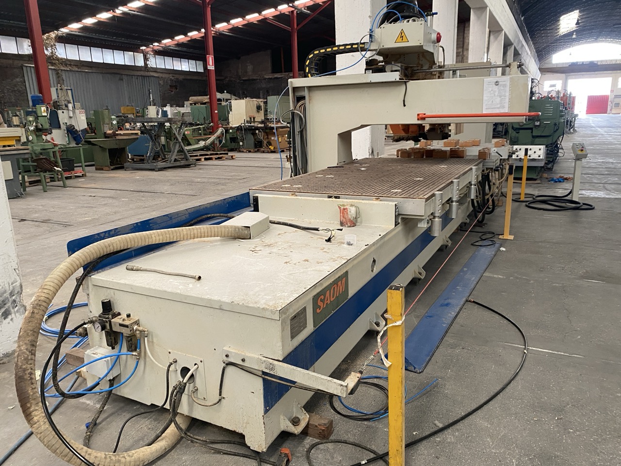 Usato 2000 SAOM T55 Pantografo CNC usato, non collaudato, come visto e piaciuto.