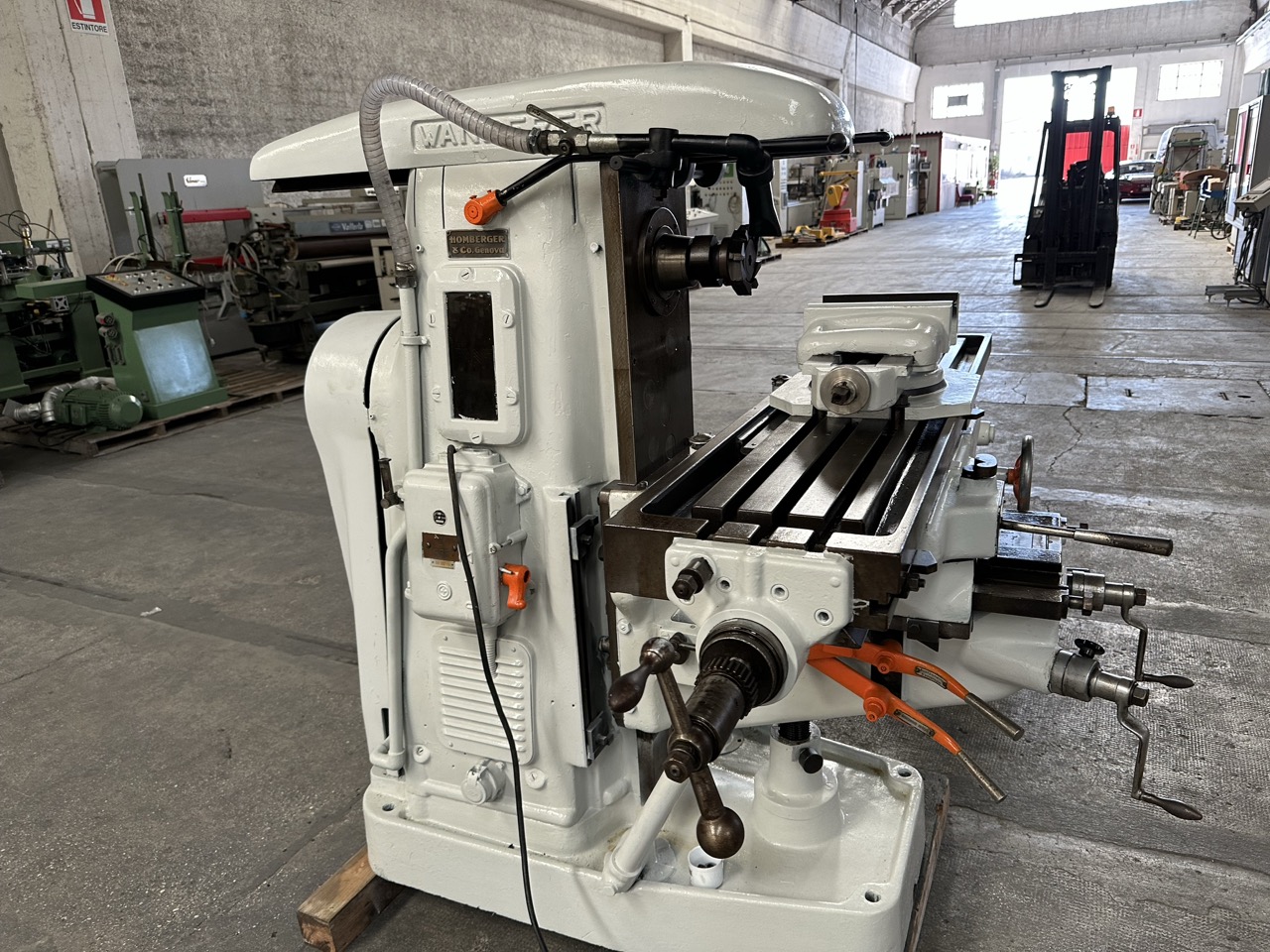 Usato Wanderer 2DU900 Fresatrice meccanica per ferro, con accessori