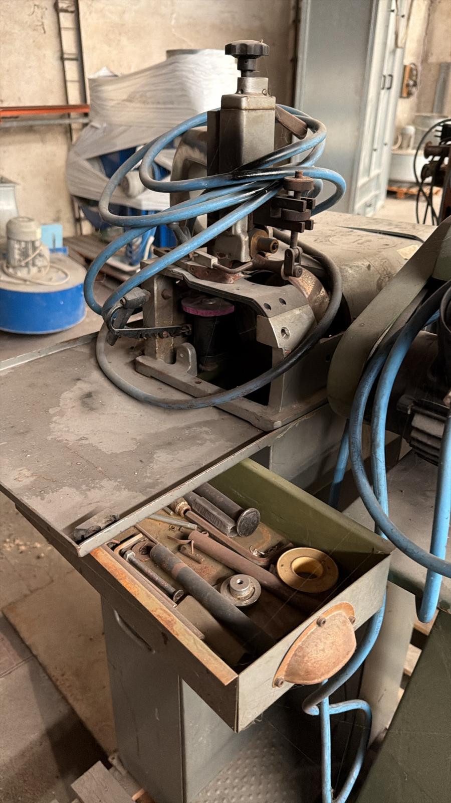 Usato Stock di macchinari lavorazione Stoffa e Cuoio (tappezzeria)