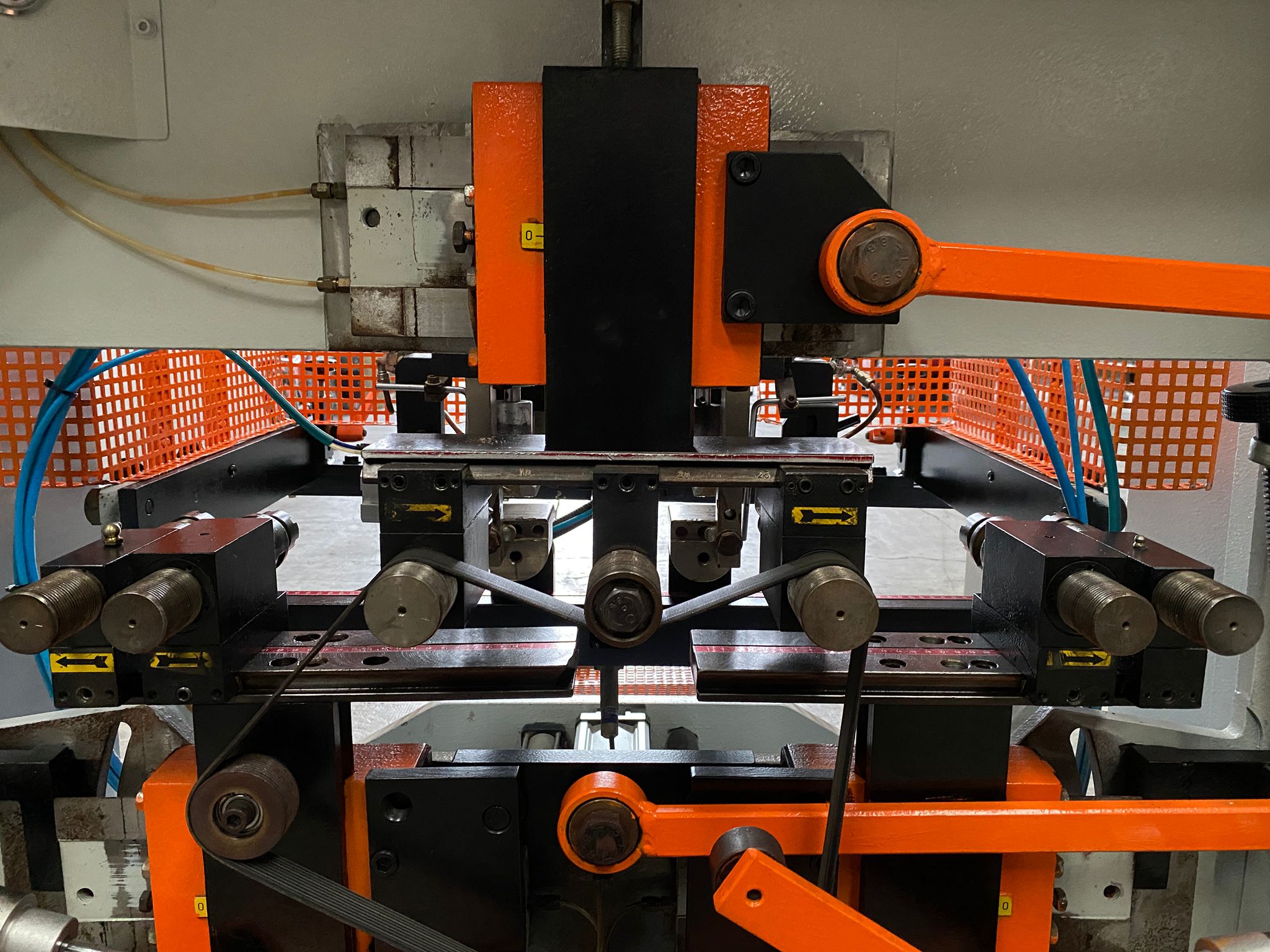 Ricondizionato 1995 Comec MMO/5-CL+CA Mortasatrice orizzontale a doppia oscillazione, con 7 mandrini
