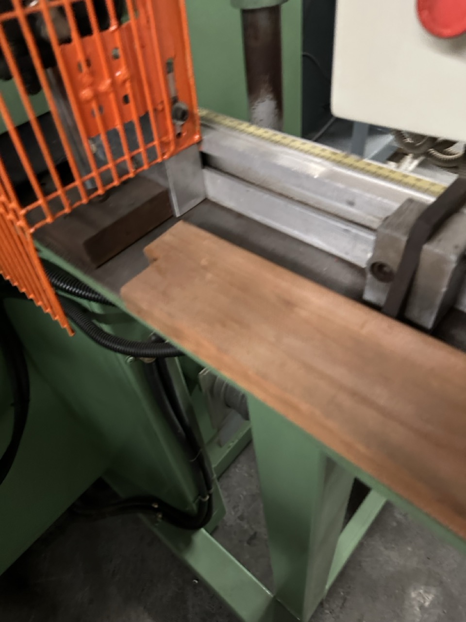 Usato Troncatrice Fresatrice Foratrice speciale per lavorare elementi in testa (vedi foto)