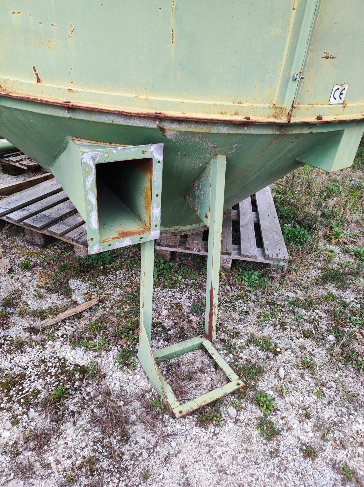 Usato Minisilos con pulizia a scuotimento motorizzato, e 2 motori di aspirazione, totale kw. 11,50.