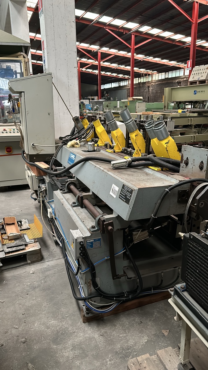 Usato 2000 Comec FGC/2 Fresatrice orizzontale automatica, con doppio caricatore e nastro di scarico pezzi