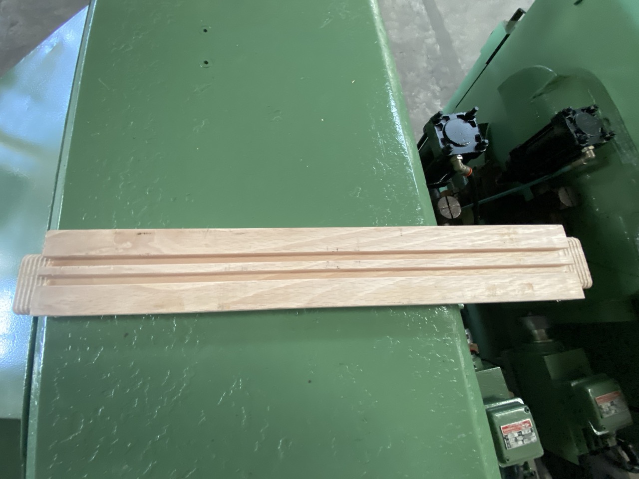 Usato Balestrini Tenonatrice Stondante doppia, automatica con caricatore, completa di gruppo a forare