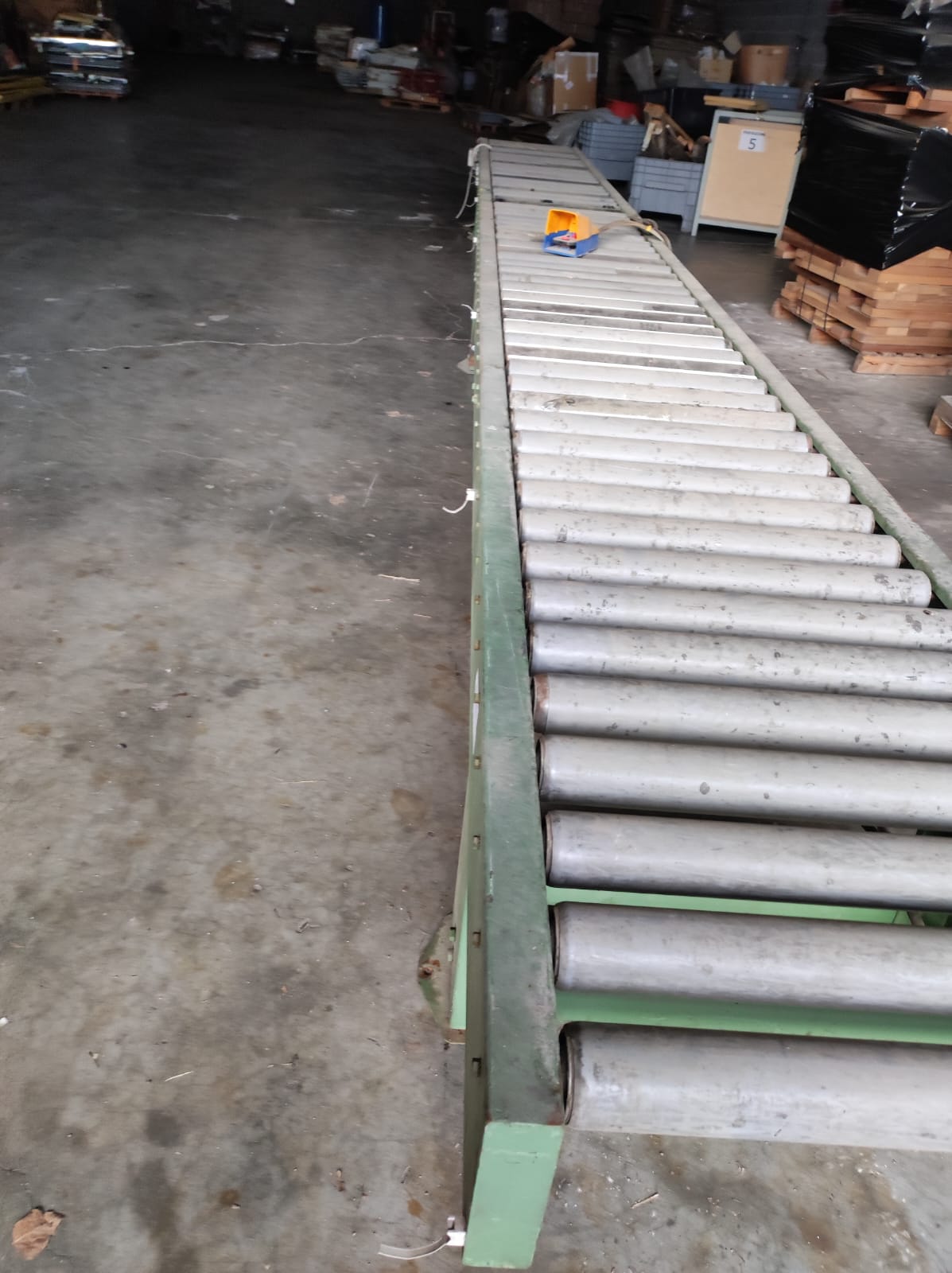 Usato Rulliera motorizzata con 2 fermi di lavoro. Lunghezza cm. 8000, larghezza cm. 65.