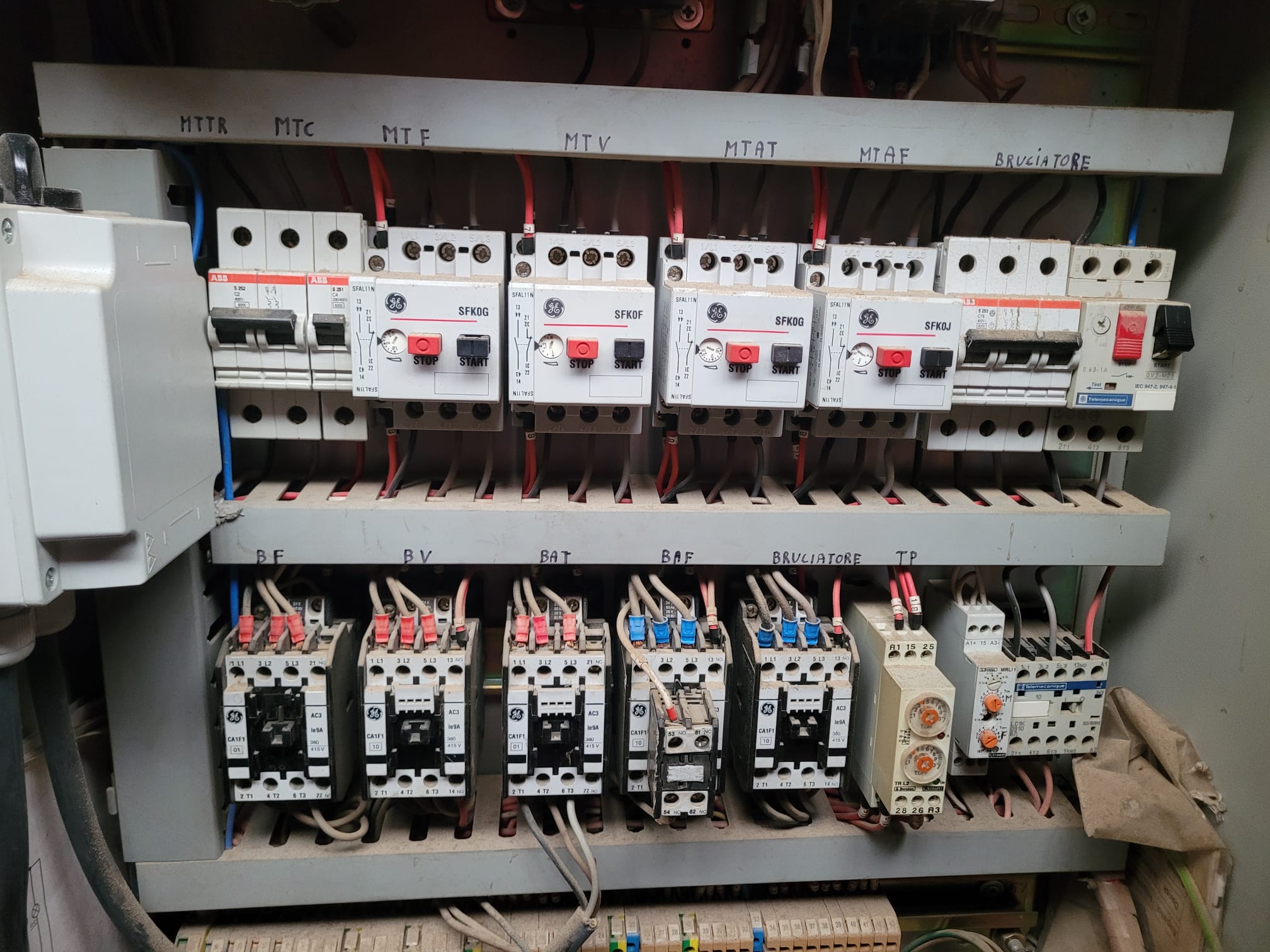 Usato 1996 Uniconfort CMT/F 45 Generatore di acqua calda alimentato a trucioli / legna