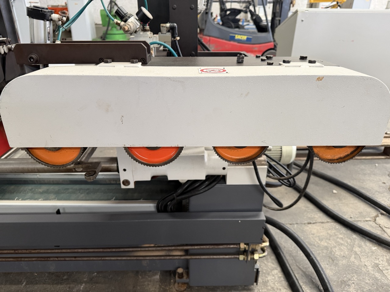 Usato 2002 Friulmac DUALFEED Troncatore - Caricatore per Scorniciatrice idraulico, automatico, con regolazione misure elettronica.