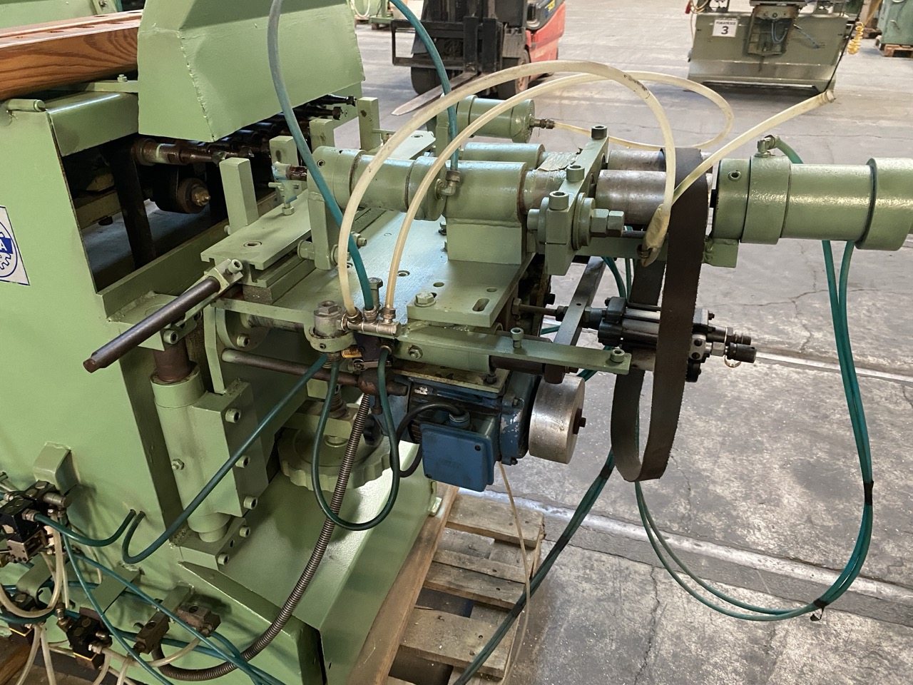 Usato Foratrice doppia, a 8 mandrini per lato, per colonnine di schienale di sedie modello “Old America”