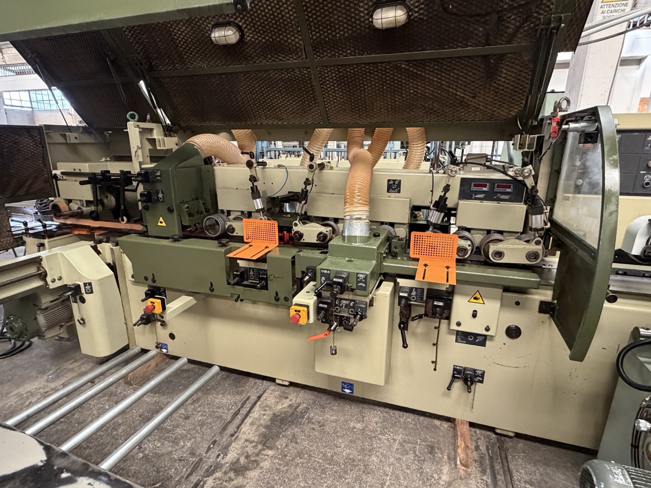 Usato 1995 SCM Superset 23 Plus Scorniciatrice marchiata CE, a 6 alberi, banco da mm. 230 con piano rigato.