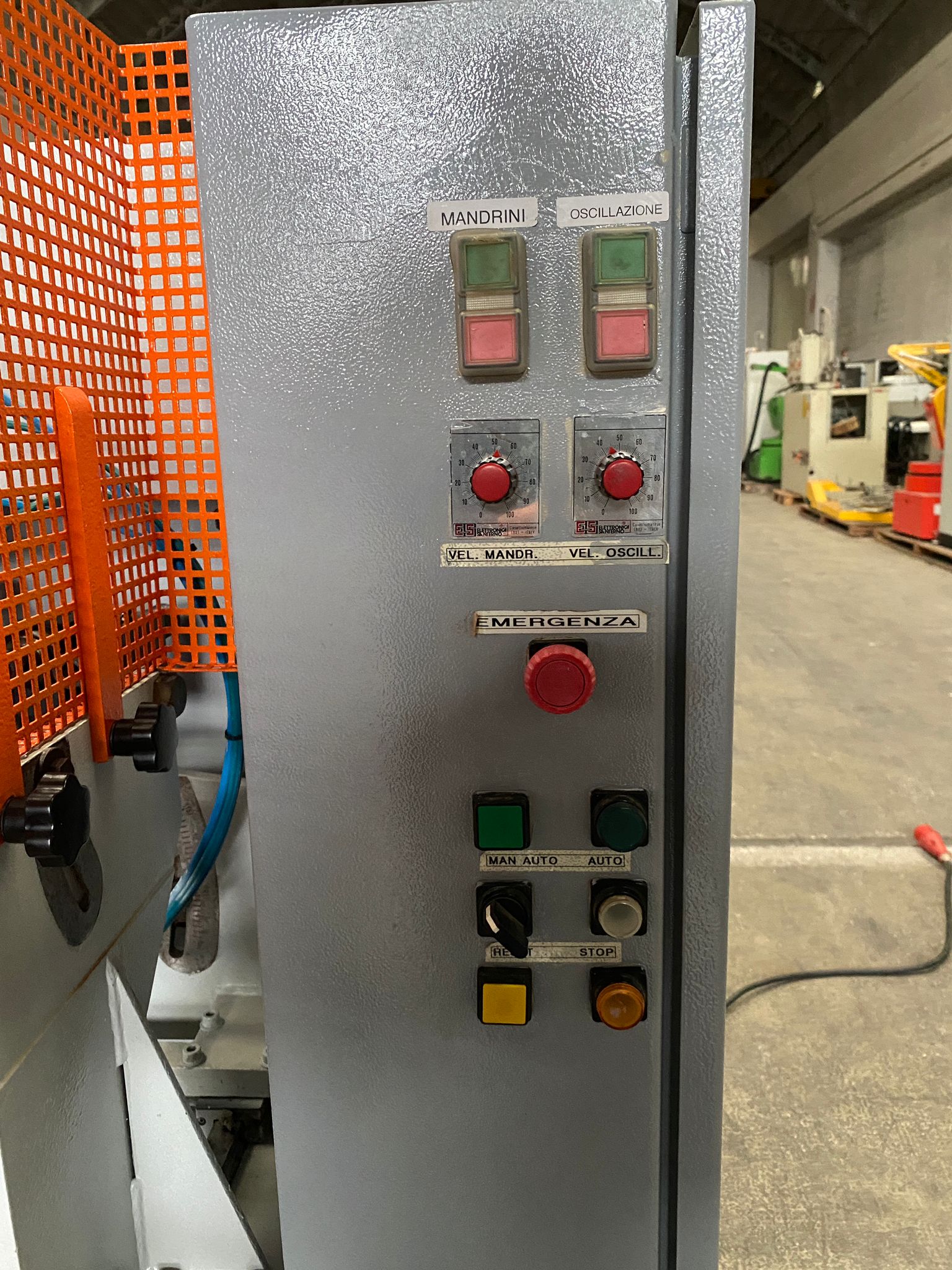 Ricondizionato 1995 Comec MMO/5-CL+CA Mortasatrice orizzontale a doppia oscillazione, con 7 mandrini