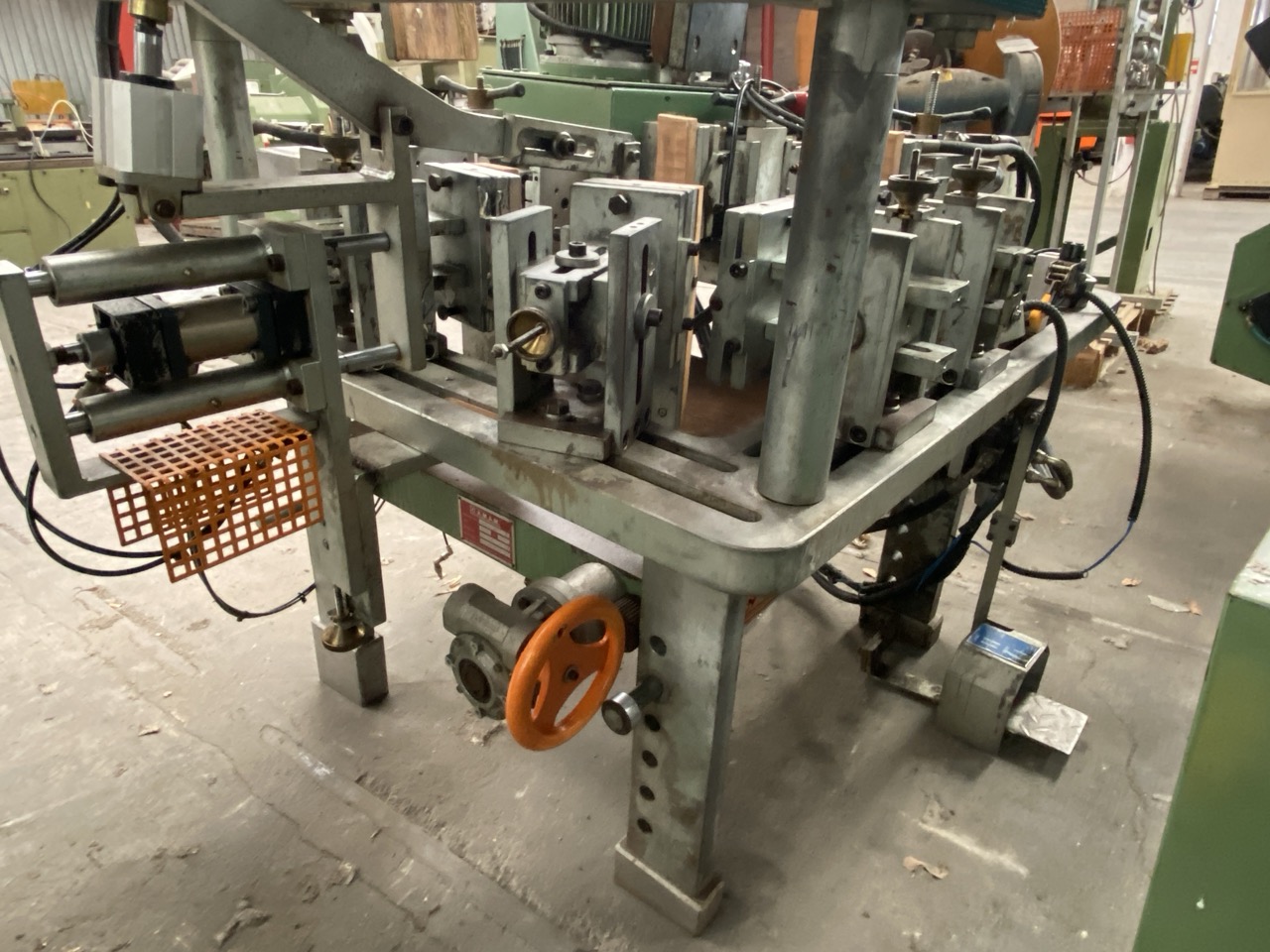 Usato Camam SI / F / 5C, Strettoio a fossa per sedie e poltrone in legno