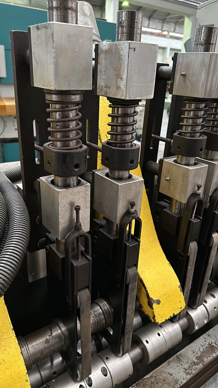 Usato 2000 Comec FGC/2 Fresatrice orizzontale automatica, con doppio caricatore e nastro di scarico pezzi