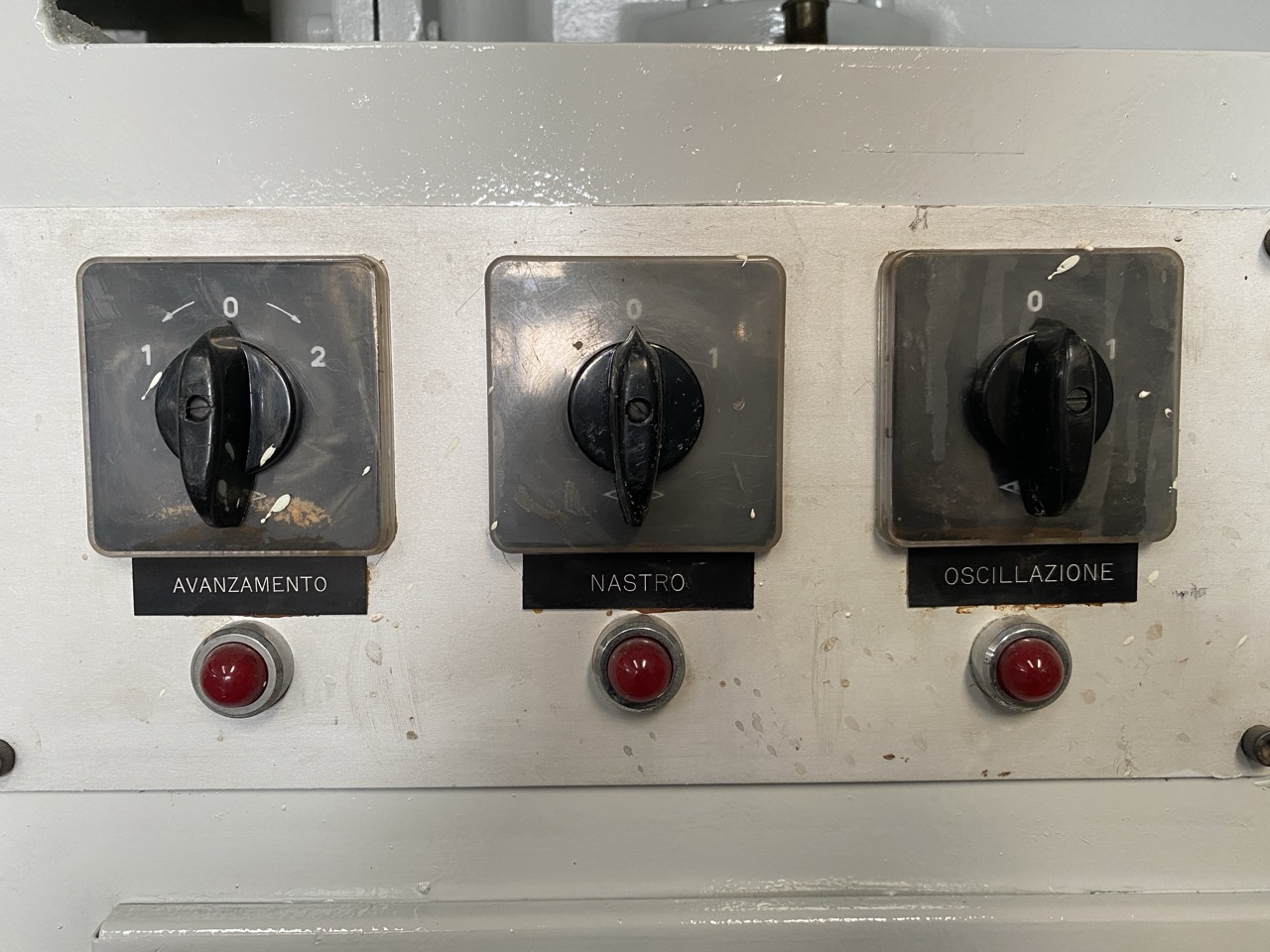 Usato Levigatrice a nastro verticale oscillante, con avanzamento