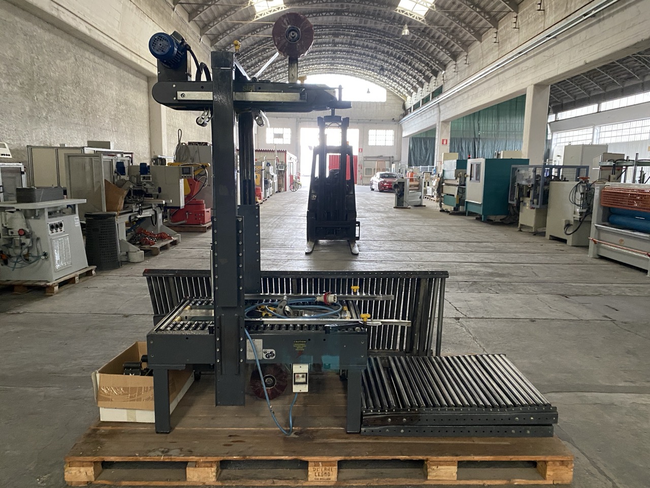 Usato Siat SM26 Scocciatrice superiore e inferiore completa di rulliere di carico e scarico.