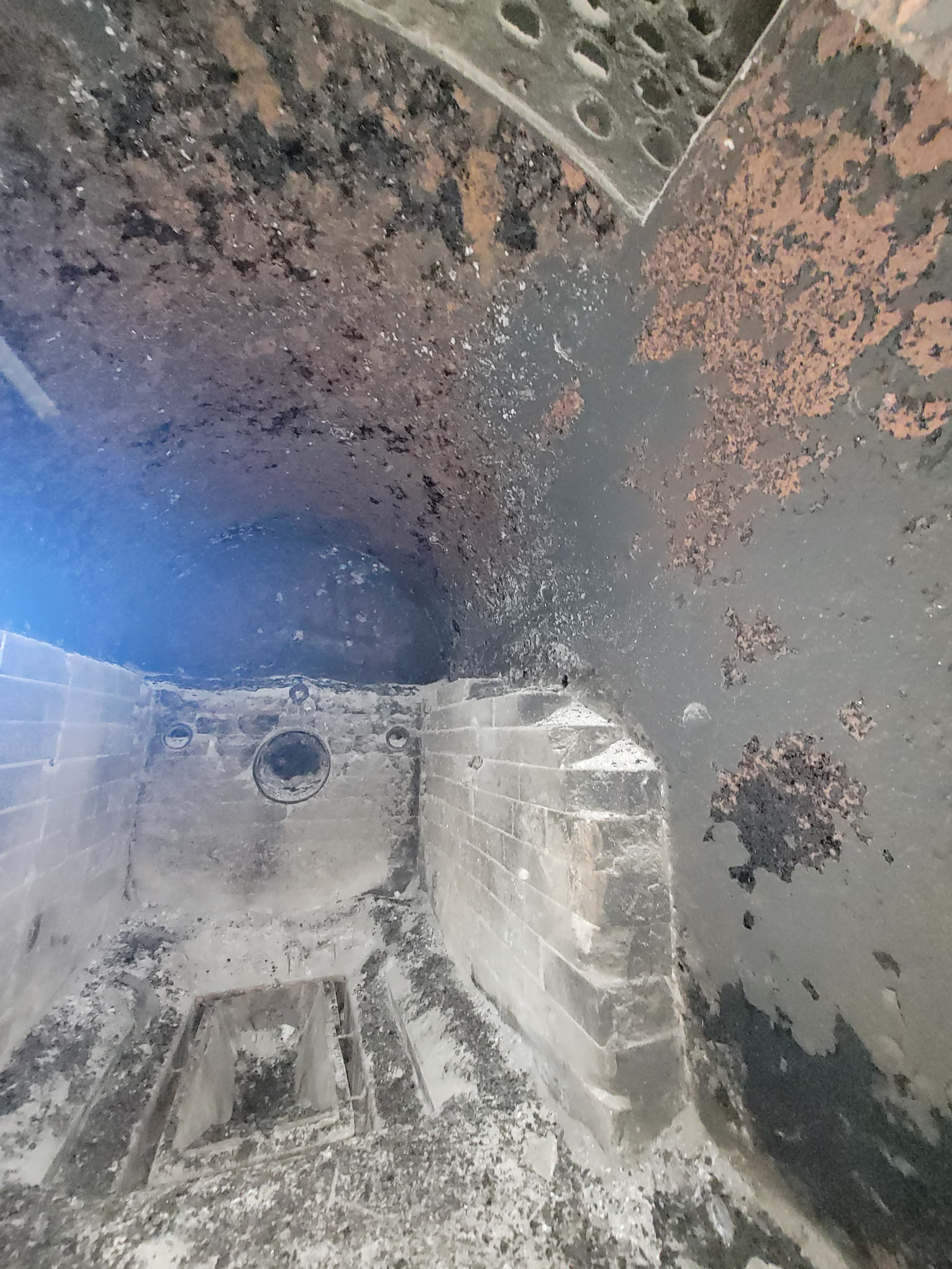 Usato 1996 Uniconfort CMT/F 45 Generatore di acqua calda alimentato a trucioli / legna