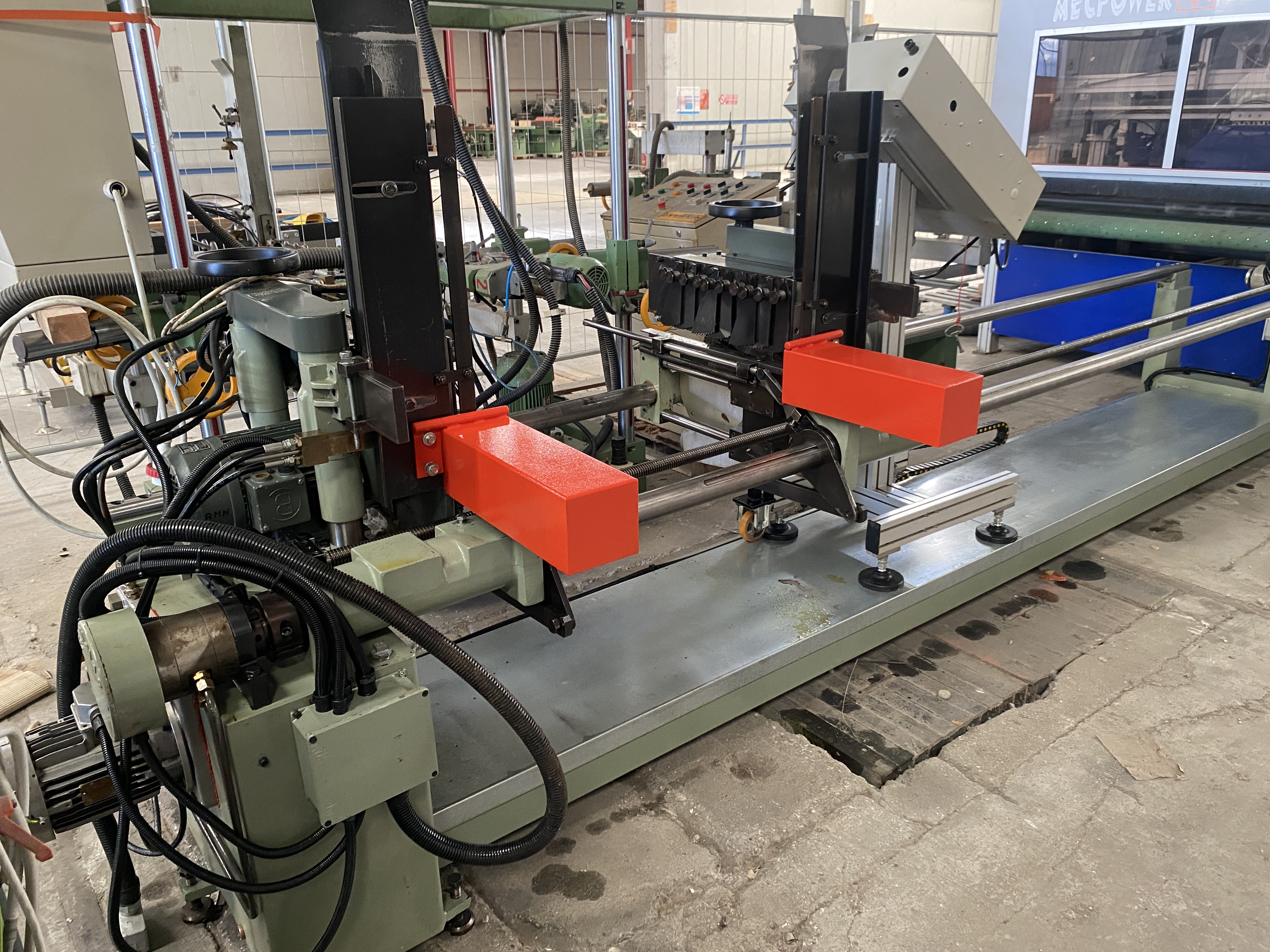 Usato Friulmac Dual Feed Troncatore e Caricatore idraulico per Scorniciatrice, lunghezza max 3500mm