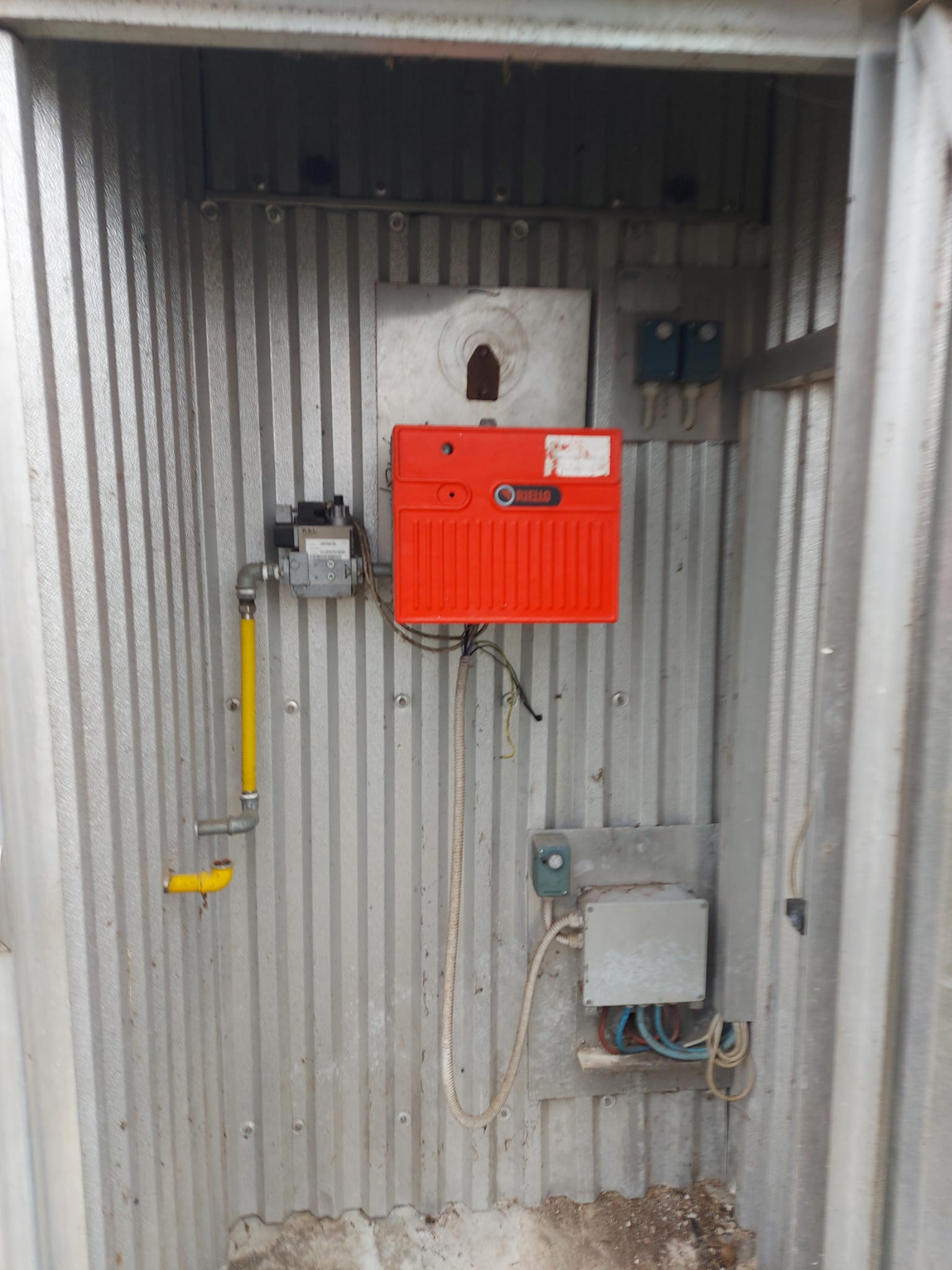 Usato Nardi Nr. 2 Forni di essiccazione da 65 mc (volume interno) cadauno. Alimentazione a Gas Metano.