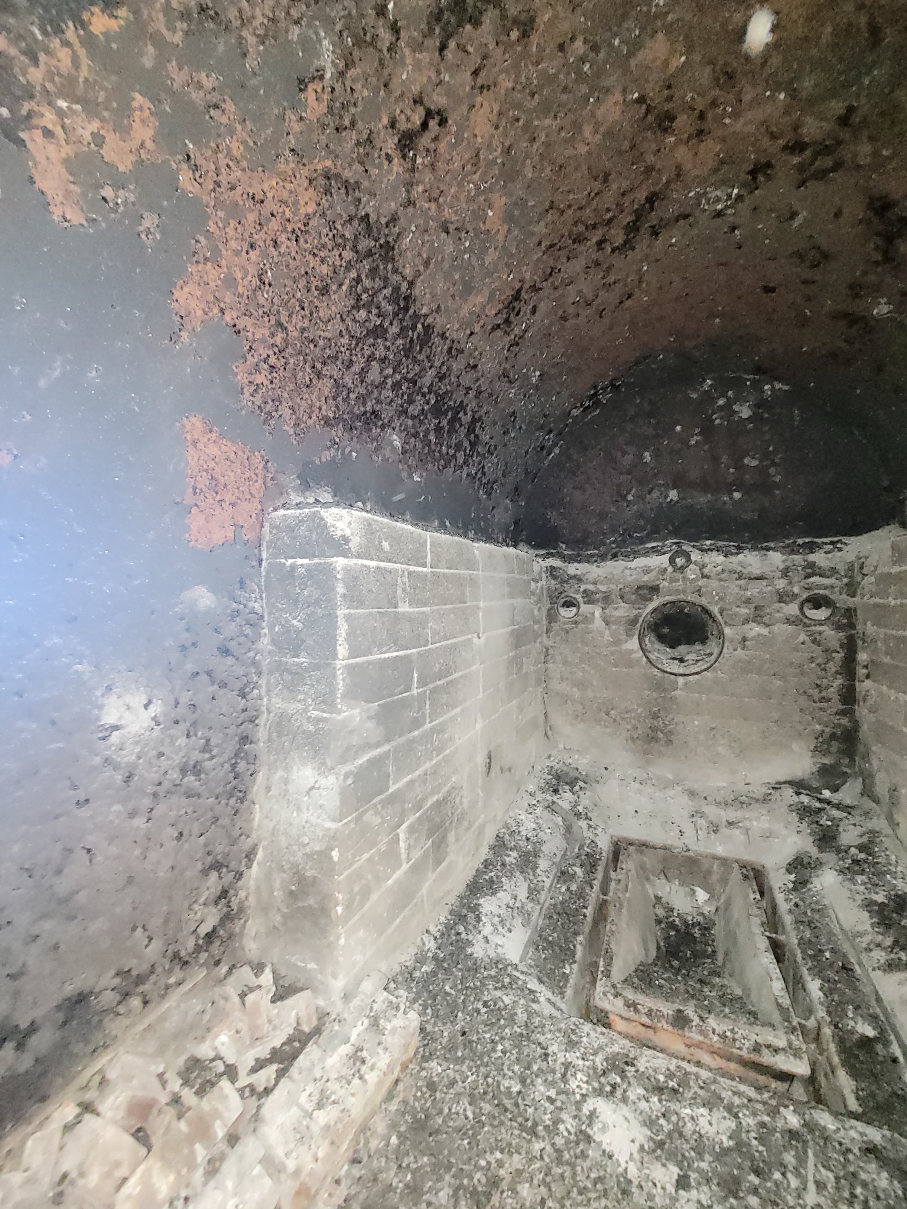 Usato 1996 Uniconfort CMT/F 45 Generatore di acqua calda alimentato a trucioli / legna