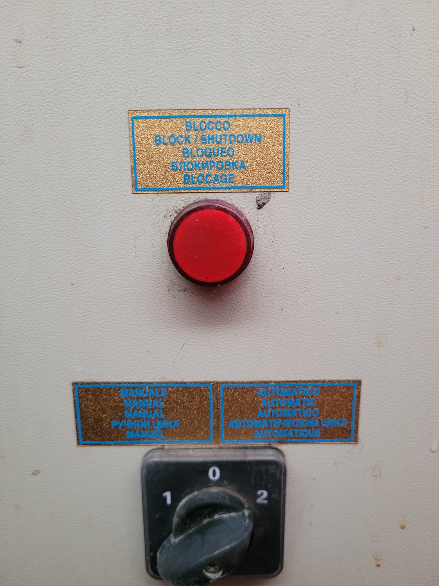 Usato 1996 Uniconfort CMT/F 45 Generatore di acqua calda alimentato a trucioli / legna