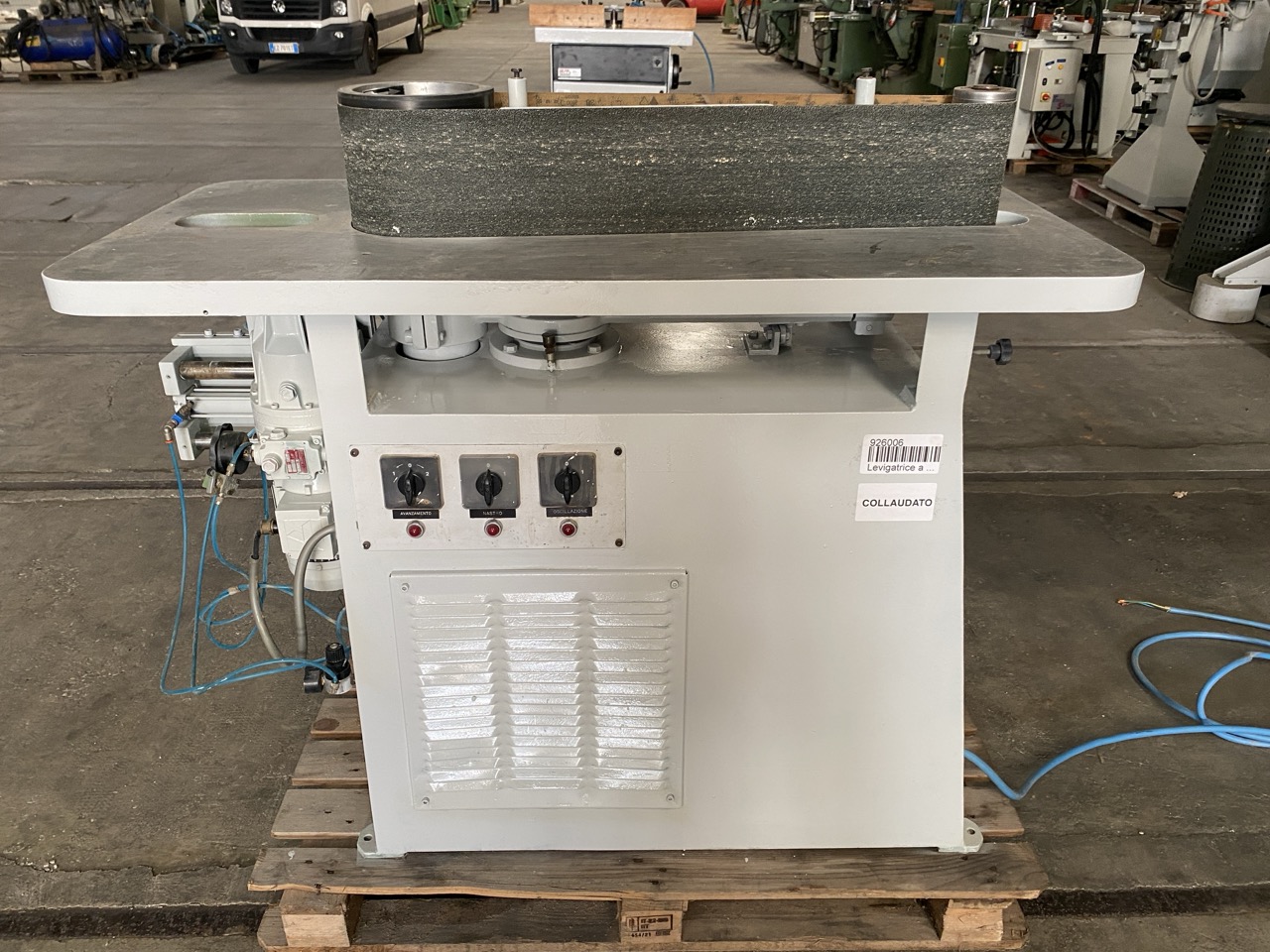 Usato Levigatrice a nastro verticale oscillante, con avanzamento