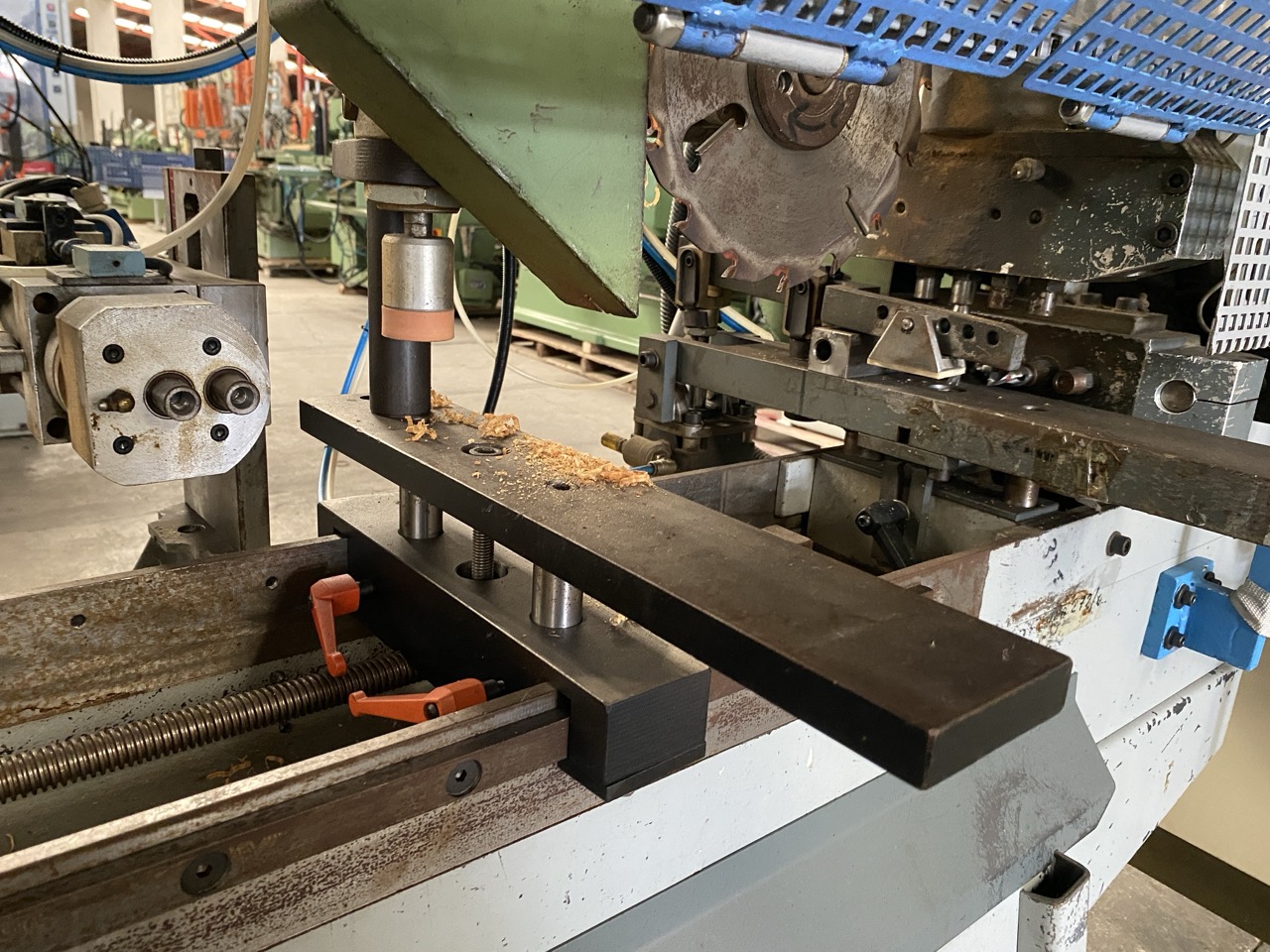 Usato Comec Foratrice Fresatrice Comec per fianchi di letto o simili