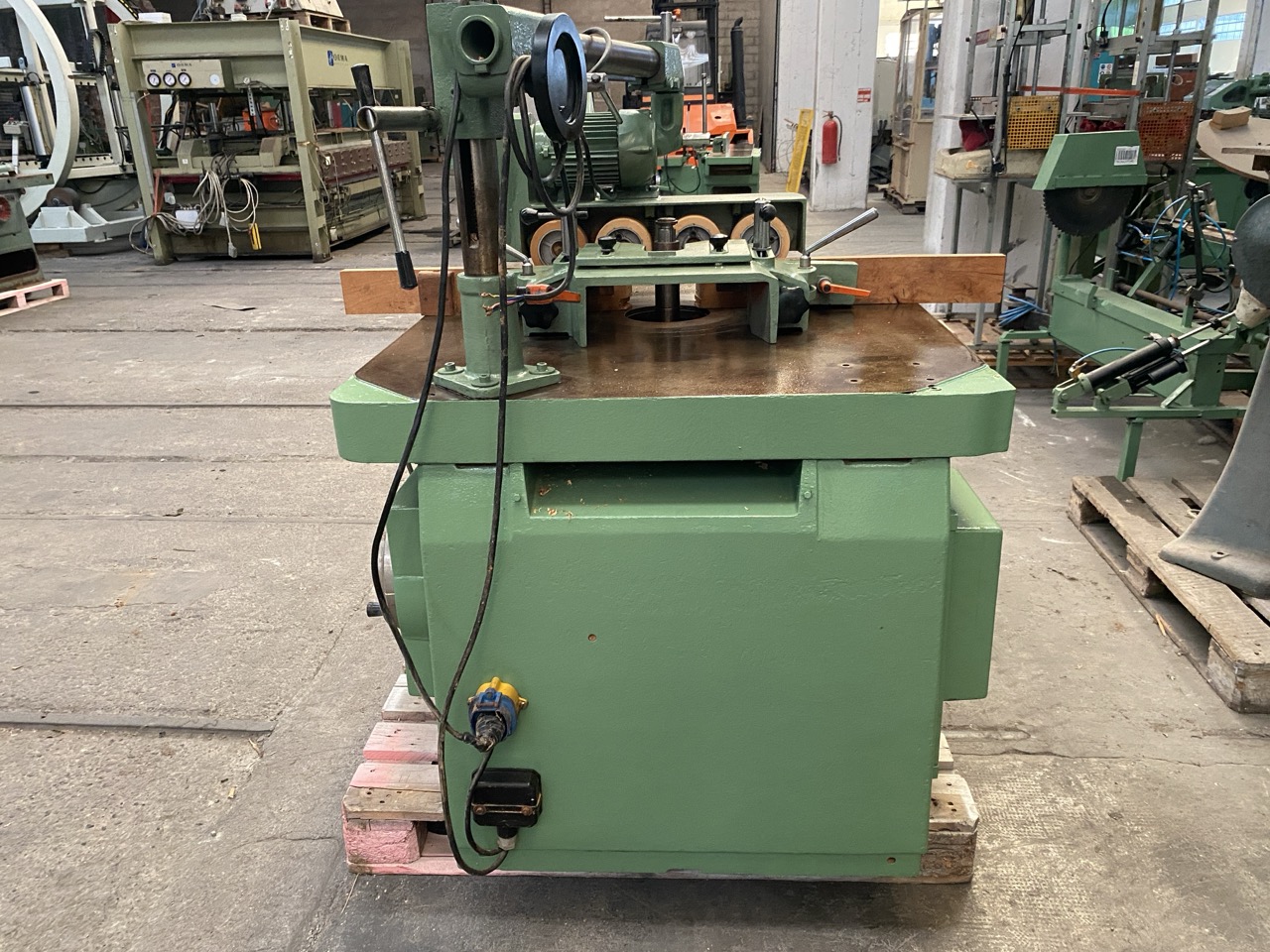 Usato SCM T160 Toupie inclinabile con avanzamento 4 ruote