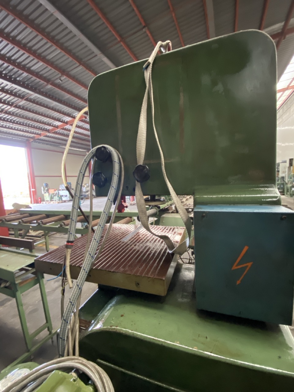 Usato Opus 400 Sega a nastro per ferro, con mola e saldatrice incorporate