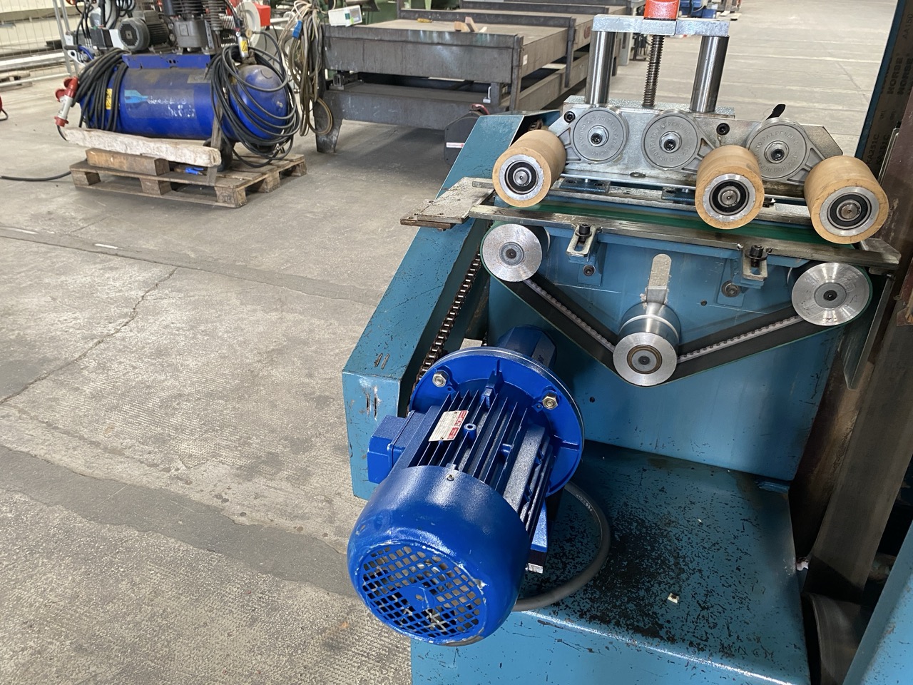 Usato Levigatrice laterale a 2 nastri verticali, per pezzi dritti o sagomati