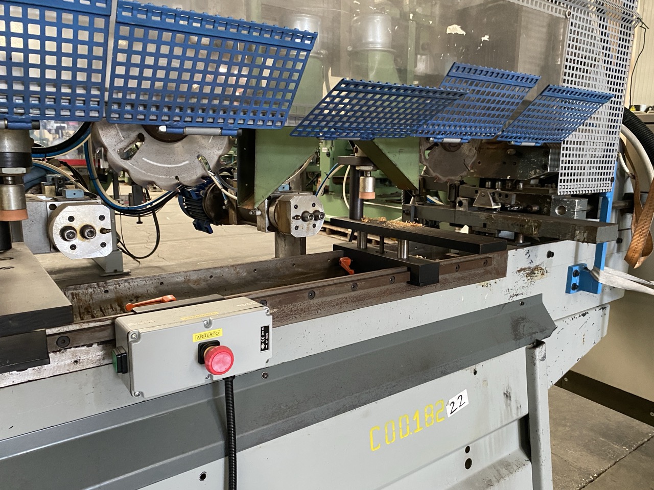 Usato Comec Foratrice Fresatrice Comec per fianchi di letto o simili