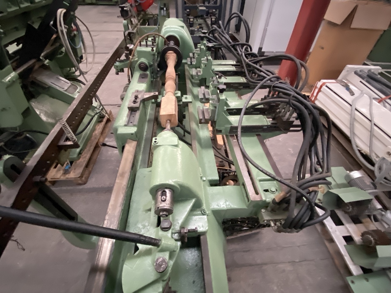 Ricondizionato Tornio per legno semi automatico marca Oma