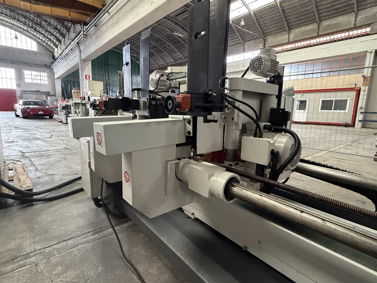 Usato 2002 Friulmac DUALFEED Troncatore - Caricatore per Scorniciatrice idraulico, automatico, con regolazione misure elettronica.