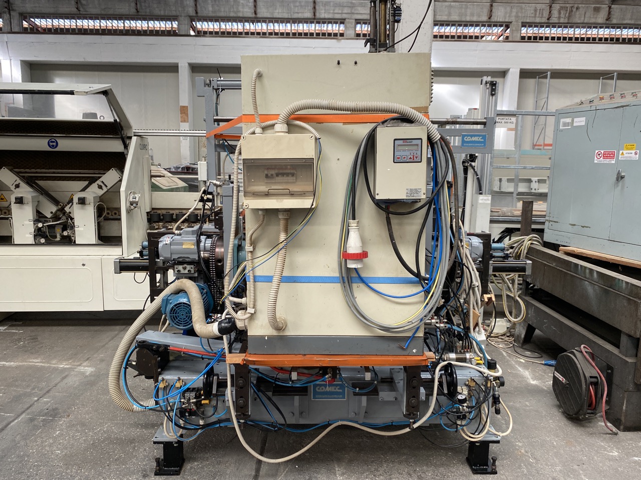 Usato Mortasatrice automatica Comec, con caricatore, per elementi di lettini per bambini