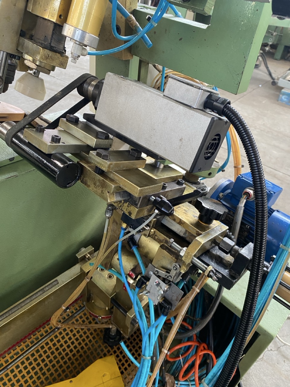 Usato Foratrice Mortasatrice orizzontale e verticale, inclinabile