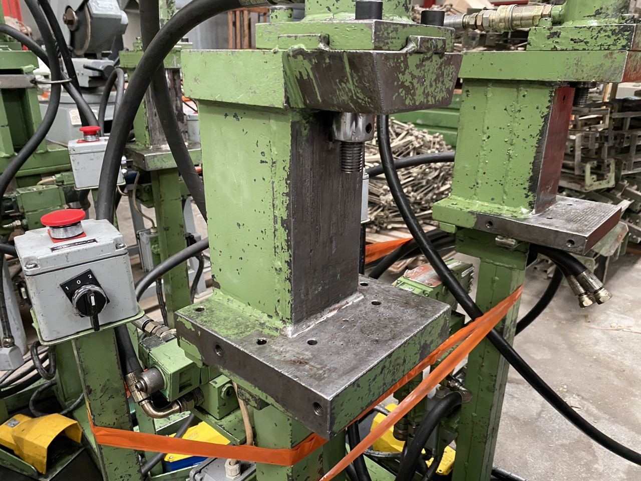 Usato Set di 5 pistoni idraulici con centralina