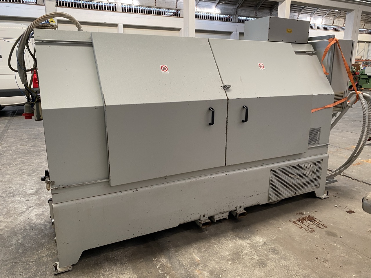 Usato 1995 (CE) Comec MOV8UX+CAP(LV+LO) Mortasatrice orizzontale e verticale, per pezzi corti, a doppio caricatore per alta produttività