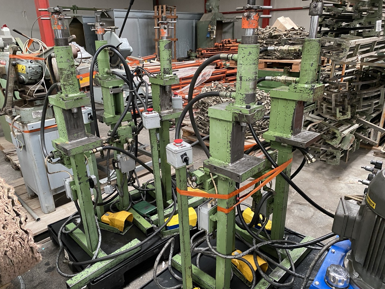 Usato Set di 5 pistoni idraulici con centralina