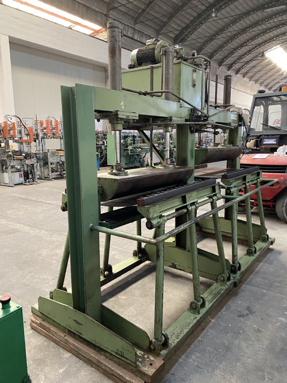 Usato Pressa snervatrice da cm. 1100 x 650
