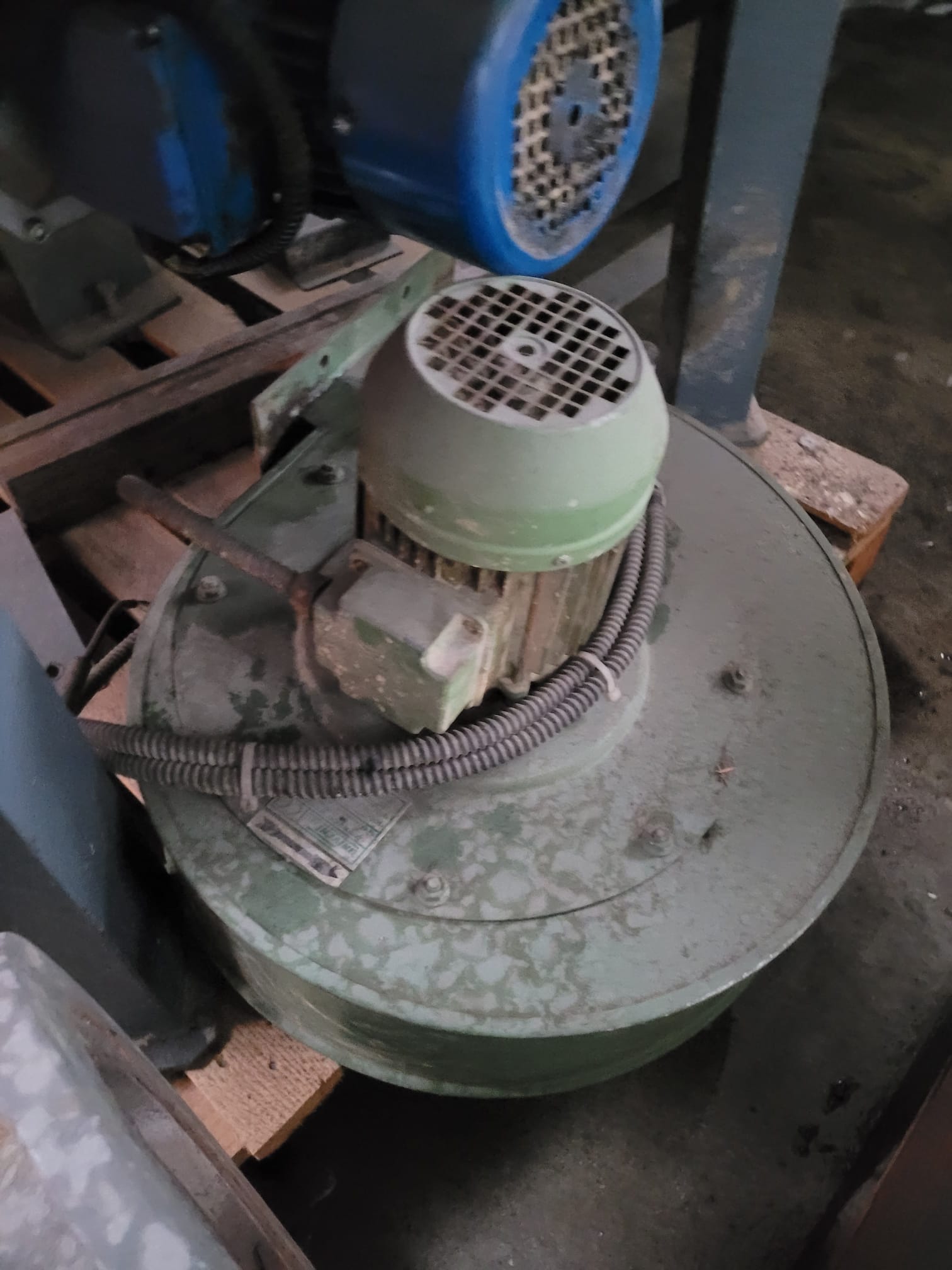 Usato 1996 Uniconfort CMT/F 45 Generatore di acqua calda alimentato a trucioli / legna