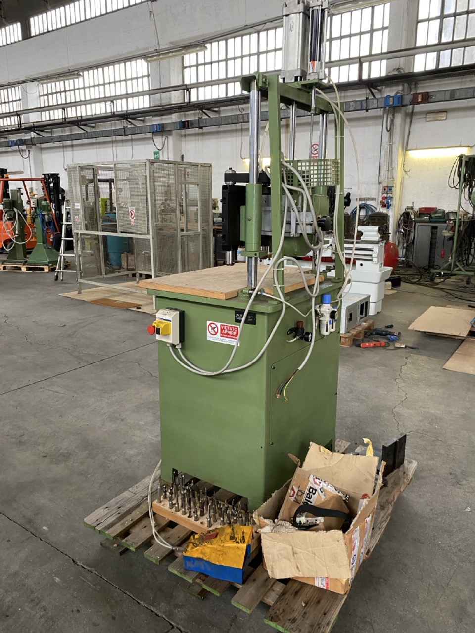 Ricondizionato Foratrice verticale a 3 mandrini