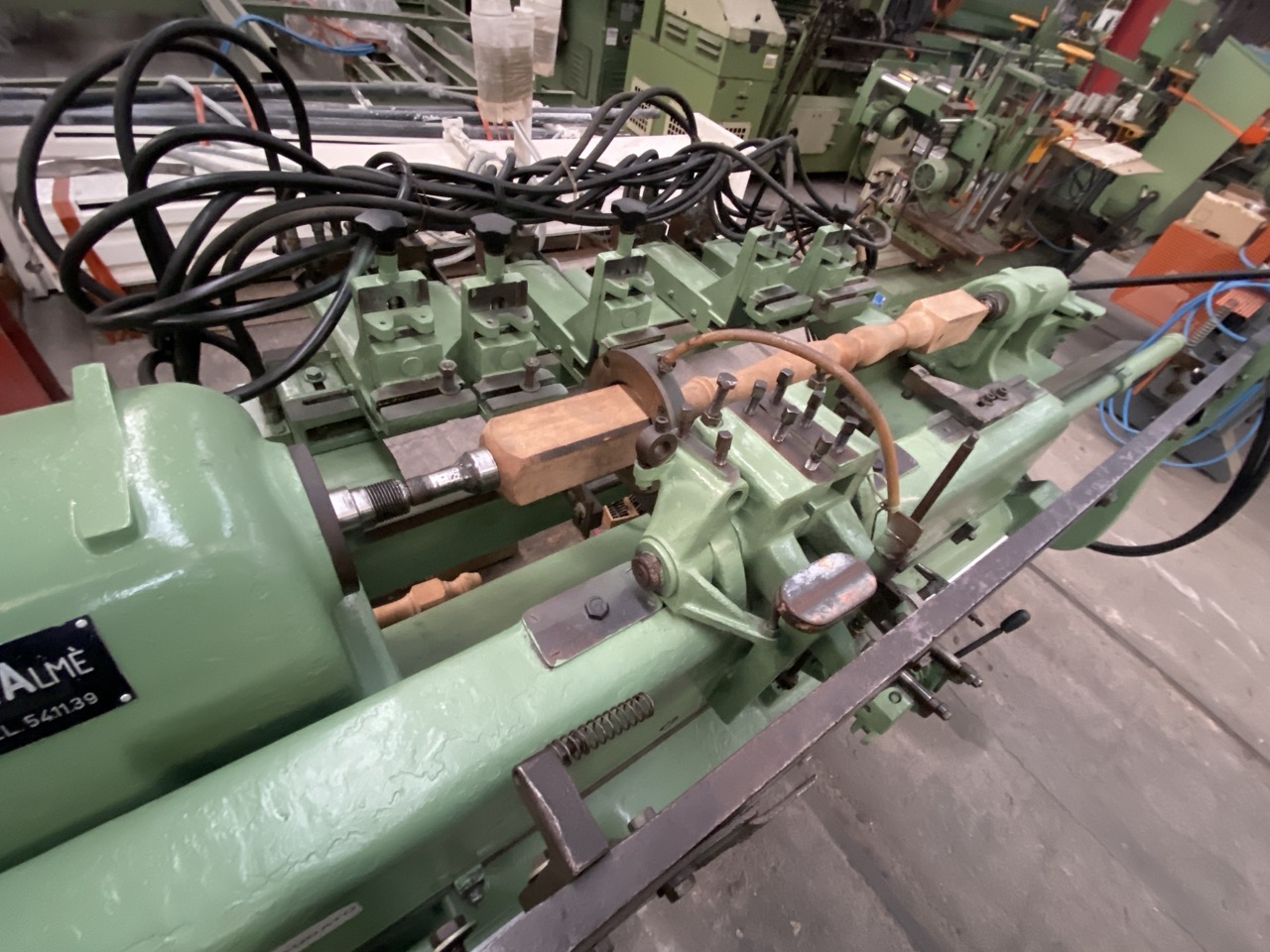 Ricondizionato Tornio per legno semi automatico marca Oma