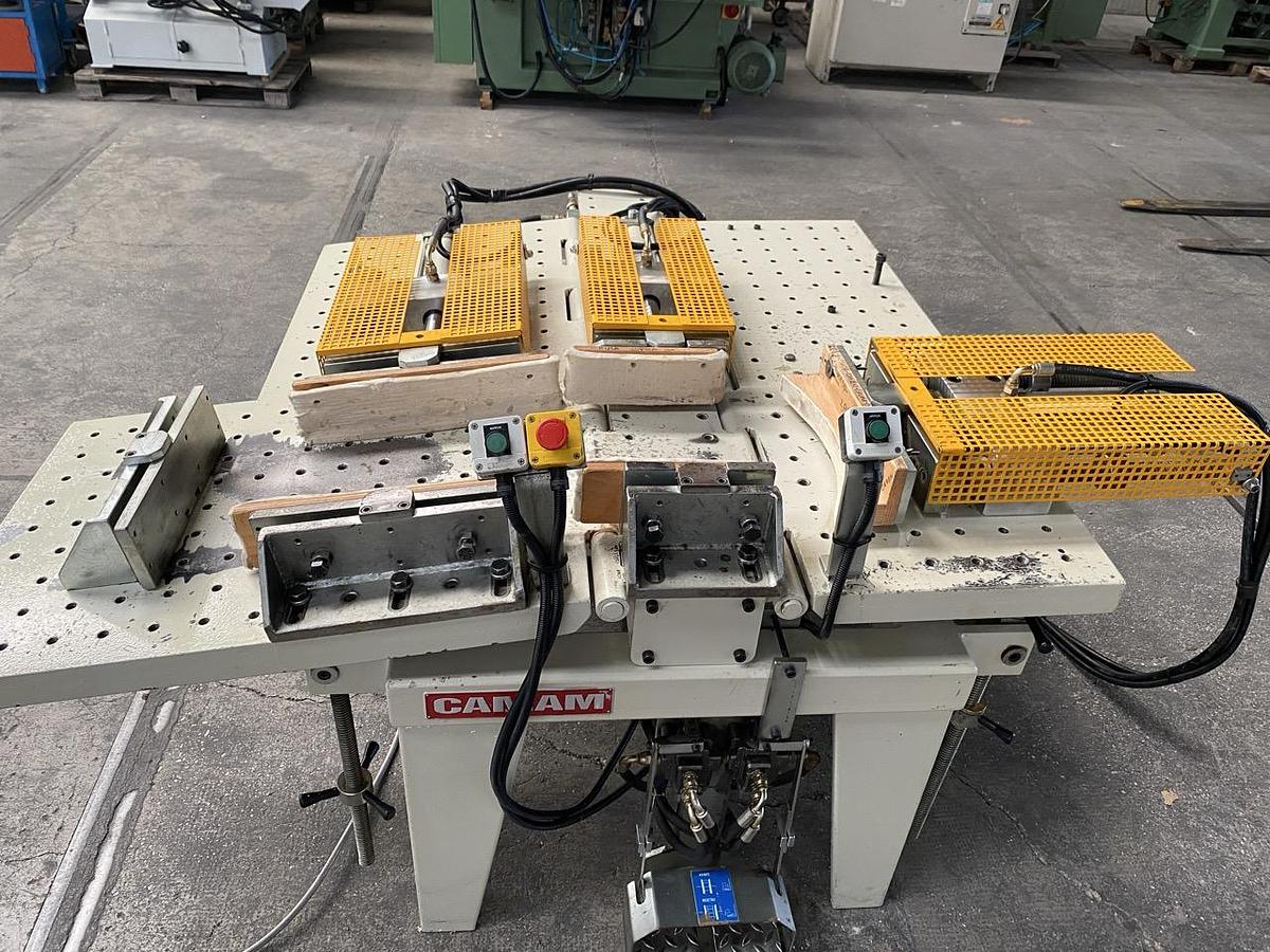 Usato 1999 Camam SI/3L/G1 Strettoio idraulico a due banchi registrabili a libro, per il montaggio di schienali di sedia o simili